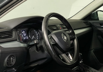 Подержанный автомобиль Skoda Superb Liftback 2018 года (13 фото)