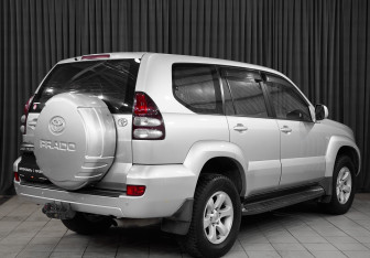Подержанный автомобиль Toyota Land Cruiser Prado 2005 года (5 фото)