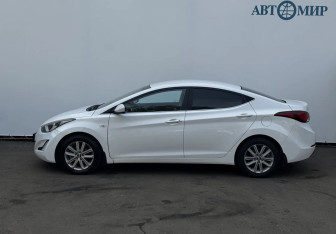 Подержанный автомобиль Hyundai Elantra Sedan 2015 года (5 фото)