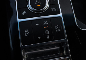 Подержанный автомобиль Land Rover Range Rover 2013 года (22 фото)