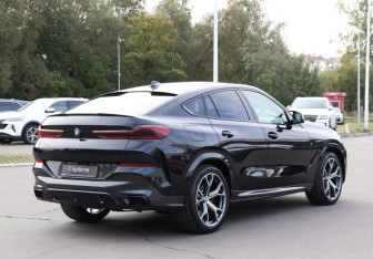 Подержанный автомобиль BMW X6 2021 года (5 фото)