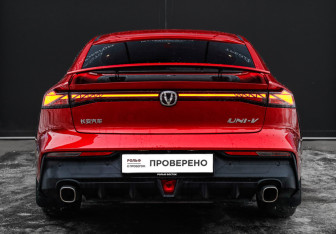 Подержанный автомобиль Changan UNI-V 2023 года (6 фото)