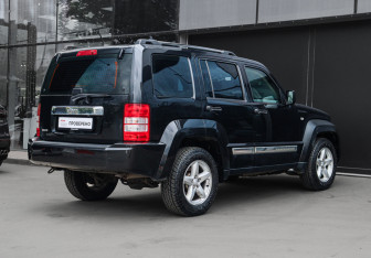 Подержанный автомобиль Jeep Cherokee 2011 года (4 фото)
