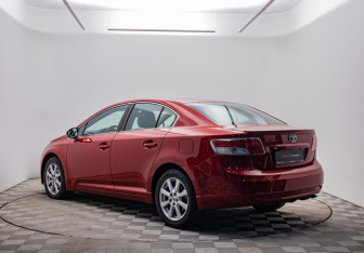 Подержанный автомобиль Toyota Avensis Sedan 2011 года (7 фото)