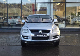 Подержанный автомобиль Volkswagen Touareg 2008 года (2 фото)