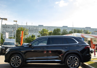 Подержанный автомобиль Geely Monjaro 2025 года (6 фото)
