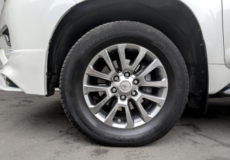 Подержанный автомобиль Toyota Land Cruiser Prado 2020 года (18 фото)