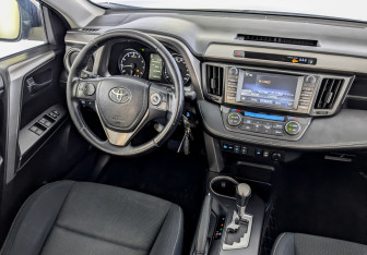 Подержанный автомобиль Toyota RAV4 2017 года (30 фото)