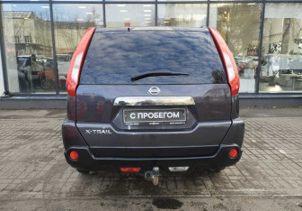 Подержанный автомобиль Nissan X-Trail 2011 года (7 фото)