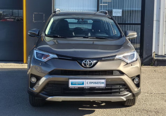 Подержанный автомобиль Toyota RAV4 2017 года (2 фото)