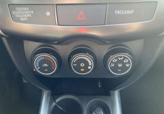 Подержанный автомобиль Mitsubishi ASX 2013 года (15 фото)