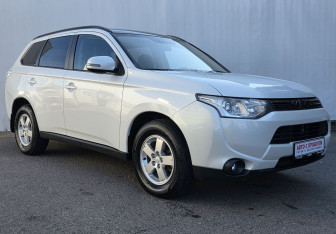 Подержанный автомобиль Mitsubishi Outlander 2013 года (3 фото)