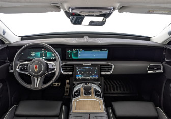 Подержанный автомобиль Hongqi E-HS9 2023 года (14 фото)