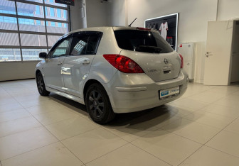 Подержанный автомобиль Nissan Tiida Hatchback 2010 года (6 фото)