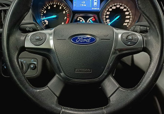 Подержанный автомобиль Ford Kuga 2013 года (13 фото)