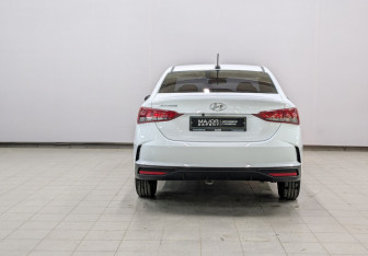 Подержанный автомобиль Hyundai Solaris Sedan 2021 года (27 фото)