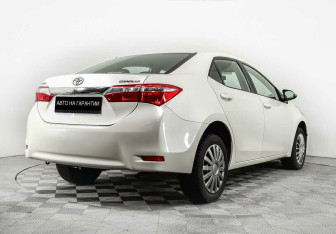 Подержанный автомобиль Toyota Corolla Sedan 2013 года (5 фото)