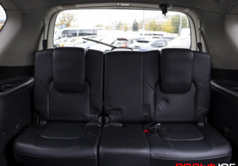 Подержанный автомобиль Nissan Patrol 2013 года (12 фото)