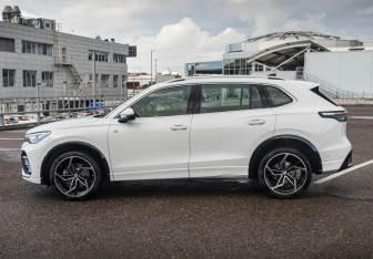 Подержанный автомобиль Volkswagen Tiguan 2024 года (8 фото)