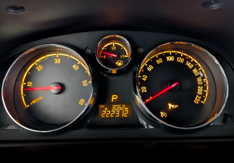 Подержанный автомобиль Opel Antara 2015 года (13 фото)