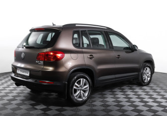 Подержанный автомобиль Volkswagen Tiguan 2015 года (5 фото)