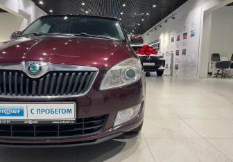 Подержанный автомобиль Skoda Fabia Hatchback 2012 года (8 фото)