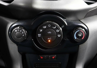 Подержанный автомобиль Ford EcoSport 2017 года (10 фото)