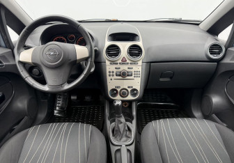 Подержанный автомобиль Opel Corsa 2007 года (12 фото)