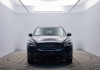 Подержанный автомобиль Infiniti JX 2013 года (2 фото)