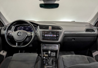 Подержанный автомобиль Volkswagen Tiguan 2020 года (14 фото)