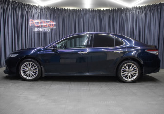 Подержанный автомобиль Toyota Camry Sedan 2020 года (8 фото)