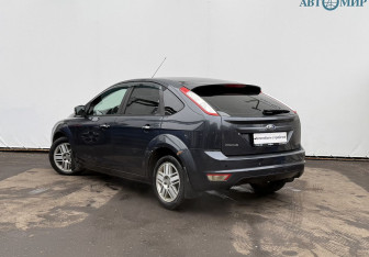Подержанный автомобиль Ford Focus Hatchback 2010 года (7 фото)