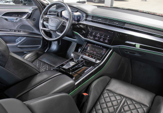 Подержанный автомобиль Audi A8 2019 года (11 фото)