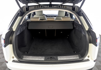 Подержанный автомобиль Land Rover Range Rover Velar 2019 года (10 фото)
