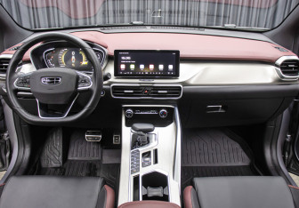 Подержанный автомобиль Geely Coolray 2023 года (14 фото)