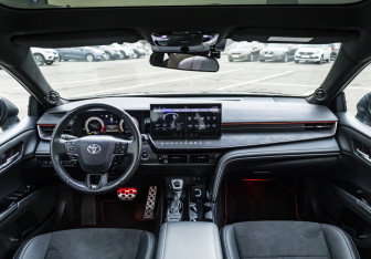 Подержанный автомобиль Toyota Camry Sedan 2024 года (15 фото)