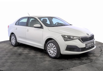 Подержанный автомобиль Skoda Rapid Liftback 2021 года (3 фото)