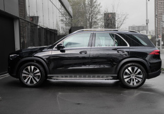 Подержанный автомобиль Mercedes-Benz GLE 2025 года (8 фото)