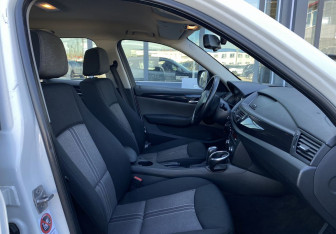 Подержанный автомобиль BMW X1 2011 года (19 фото)