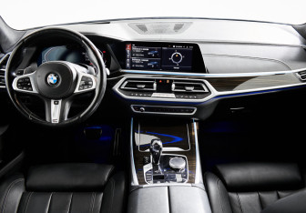 Подержанный автомобиль BMW X7 2021 года (11 фото)