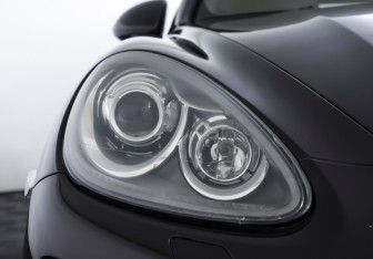 Подержанный автомобиль Porsche Cayenne 2012 года (23 фото)