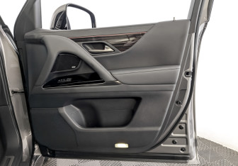 Подержанный автомобиль Lexus LX 2024 года (25 фото)