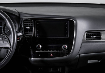 Подержанный автомобиль Mitsubishi Outlander 2020 года (13 фото)