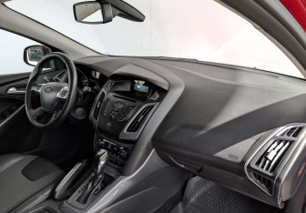 Подержанный автомобиль Ford Focus Hatchback 2012 года (13 фото)