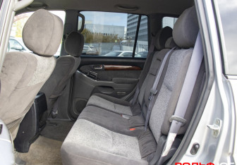 Подержанный автомобиль Toyota Land Cruiser Prado 2008 года (10 фото)