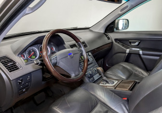 Подержанный автомобиль Volvo XC90 2011 года (16 фото)