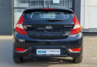 Подержанный автомобиль Hyundai Solaris Hatchback 2013 года (6 фото)