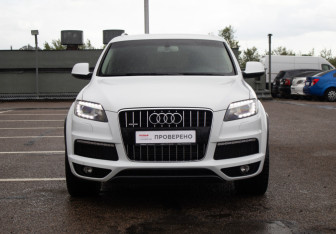 Подержанный автомобиль Audi Q7 2014 года (2 фото)