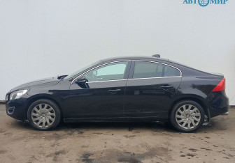 Подержанный автомобиль Volvo S60 2012 года (8 фото)