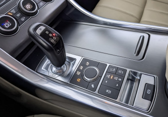 Подержанный автомобиль Land Rover Range Rover Sport 2017 года (28 фото)